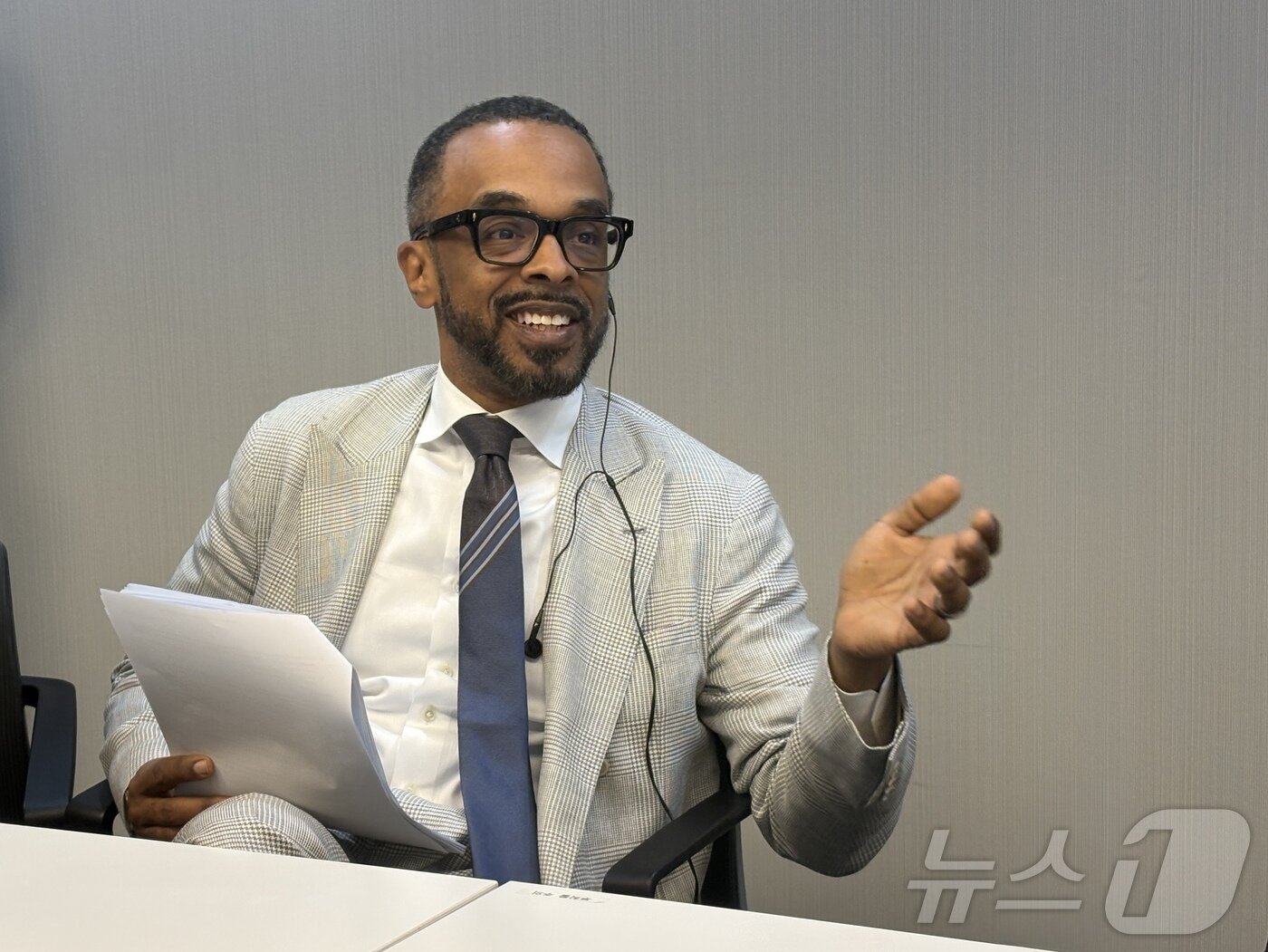 본문 이미지 - 크리스 터너 구글 대외협력 정책 지식 및 정보 부문 총괄(부사장)이 24일 서울 종로구에서 열린 IP융복합산업협회 간담회에서 발언하고 있다.2026.4.24 ⓒ 뉴스1 김민재 기자