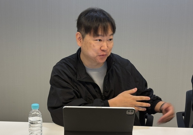 혼자서 '지우학' 그린 주동근 "스튜디오와 경쟁하려면 AI 필요"