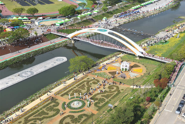 축제는 끝나도 여운은 지속…화순 봄꽃축제 꽃강길 연장 운영