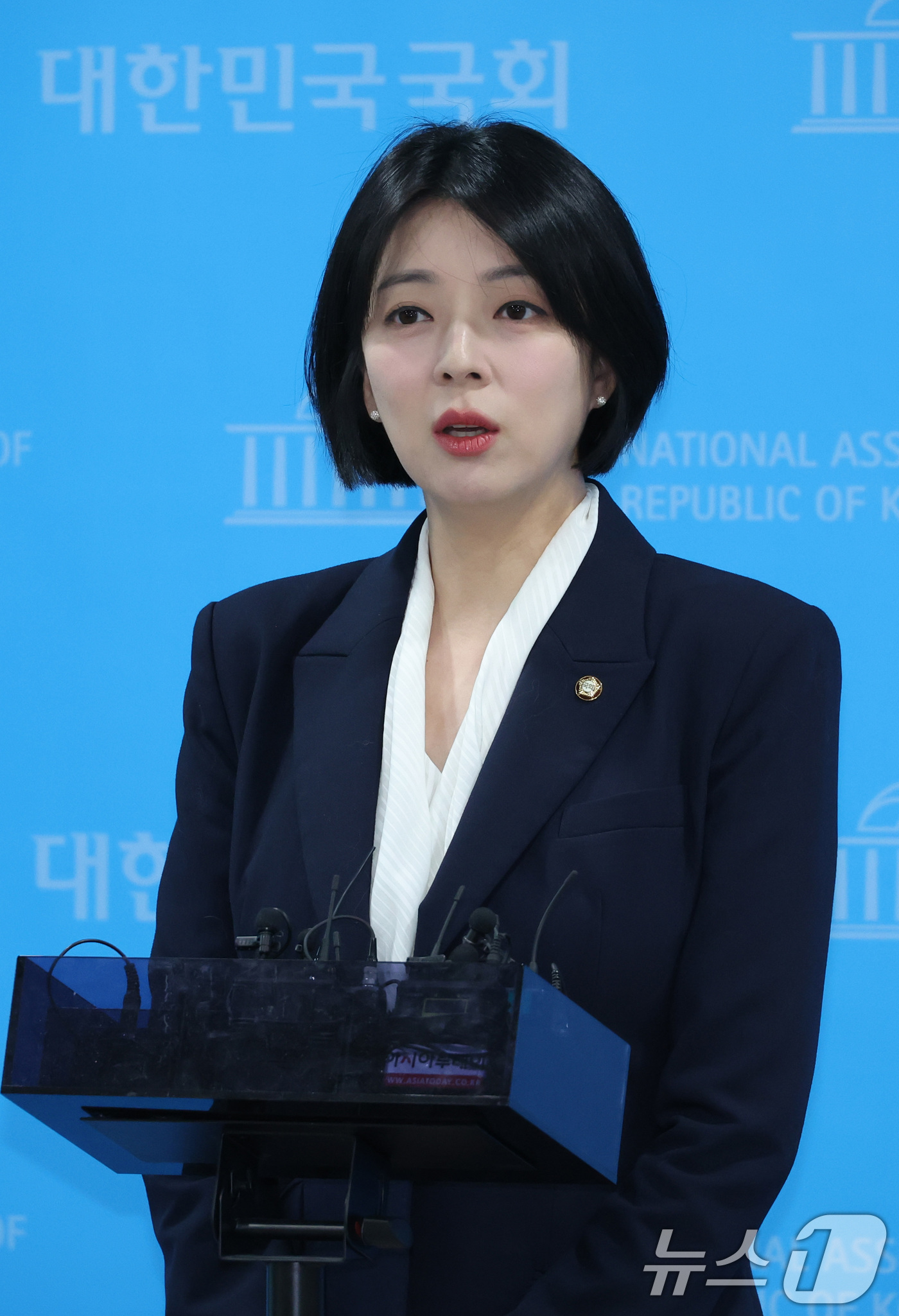 (서울=뉴스1) 신웅수 기자 = 배현진 국민의힘 의원이 24일 서울 여의도 국회 소통관에서 장동혁 대표의 기자회견에 대한 입장을 밝히고 있다.  2026.4.24/뉴스1