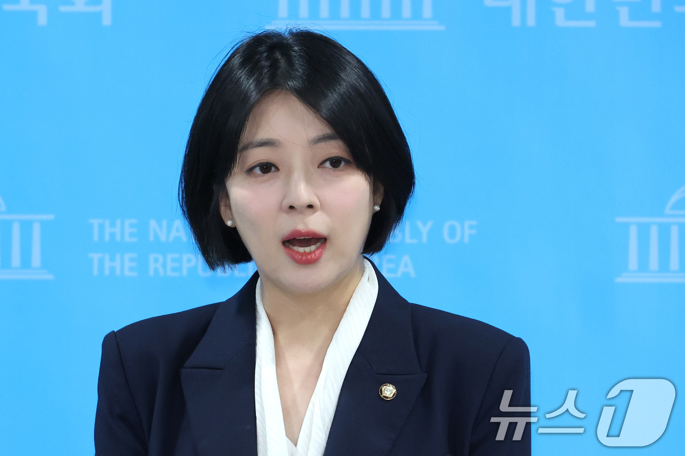 (서울=뉴스1) 신웅수 기자 = 배현진 국민의힘 의원이 24일 서울 여의도 국회 소통관에서 장동혁 대표의 기자회견에 대한 입장을 밝히고 있다.  2026.4.24/뉴스1