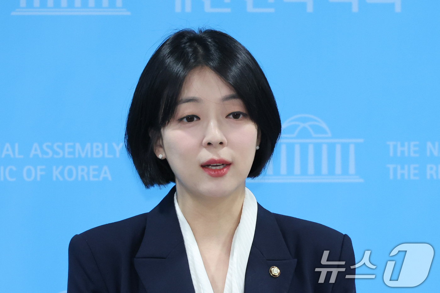 (서울=뉴스1) 신웅수 기자 = 배현진 국민의힘 의원이 24일 서울 여의도 국회 소통관에서 장동혁 대표의 기자회견에 대한 입장을 밝히고 있다.  2026.4.24/뉴스1