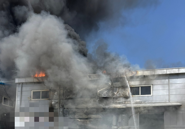 창원 북면 공장 물류창고서 불…직원 5명 대피