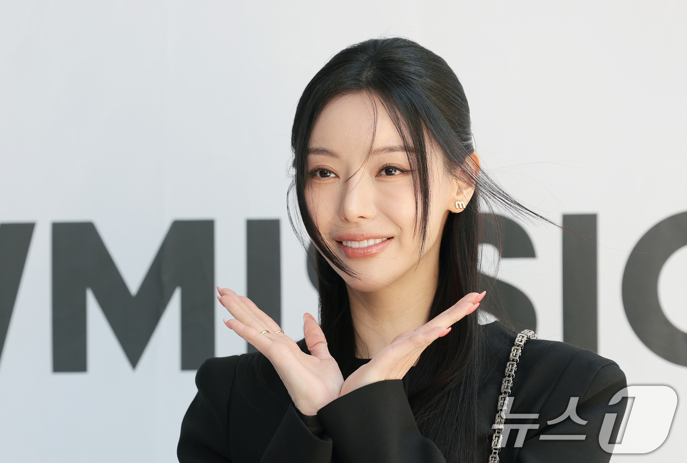 (서울=뉴스1) 권현진 기자 = 가수 세리가 24일 성동구 성수동 더블유미션에서 열린 ‘홀리넘버세븐과 코타로 타니야마의 콜라보 팝업 전시’에 참석해 포즈를 취하고 있다. 2026. …