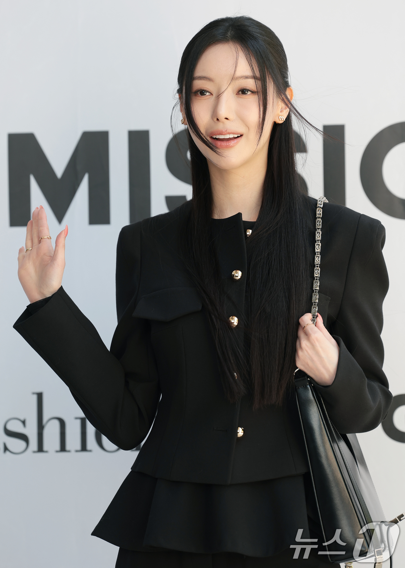 (서울=뉴스1) 권현진 기자 = 가수 세리가 24일 성동구 성수동 더블유미션에서 열린 ‘홀리넘버세븐과 코타로 타니야마의 콜라보 팝업 전시’에 참석해 포즈를 취하고 있다. 2026. …