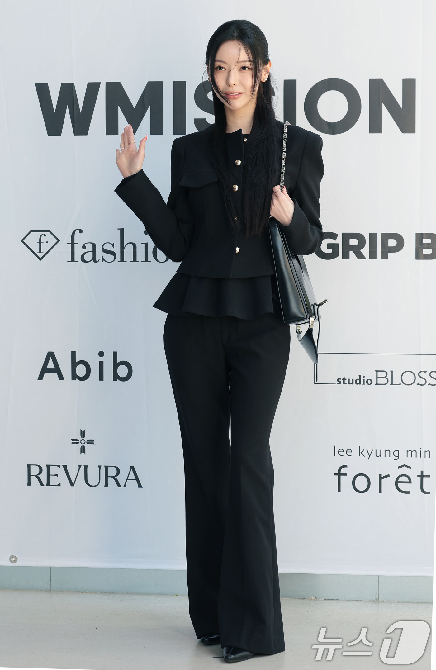 (서울=뉴스1) 권현진 기자 = 가수 세리가 24일 성동구 성수동 더블유미션에서 열린 ‘홀리넘버세븐과 코타로 타니야마의 콜라보 팝업 전시’에 참석해 포즈를 취하고 있다. 2026. …