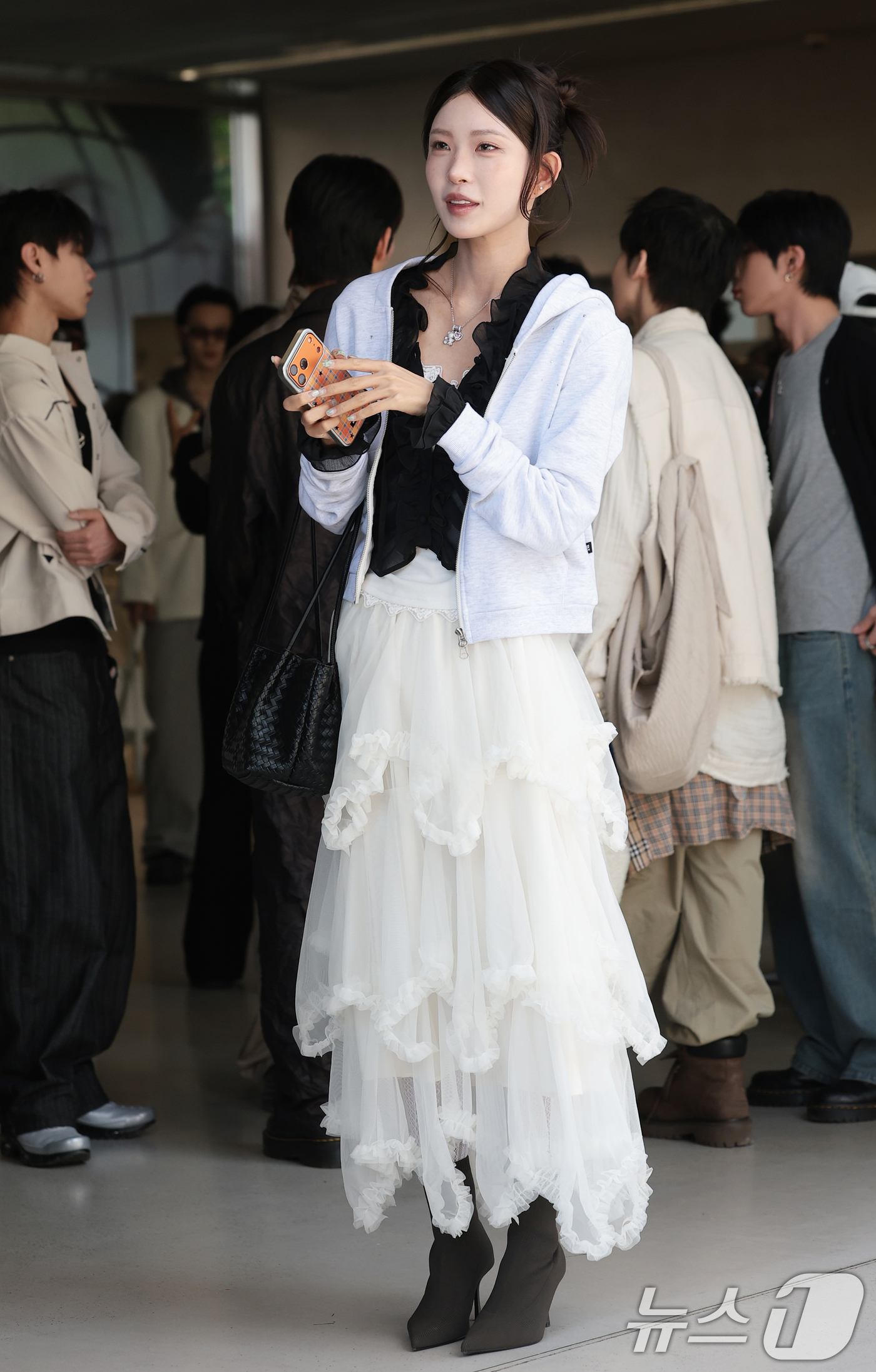 (서울=뉴스1) 권현진 기자 = 인플루언서 최준희가 24일 성동구 성수동 더블유미션에서 열린 ‘홀리넘버세븐과 코타로 타니야마의 콜라보 팝업 전시’에 참석해 포즈를 취하고 있다. 2 …