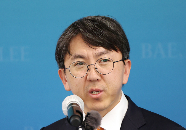 주제 발언하는 임강섭 제약바이오산업과 과장