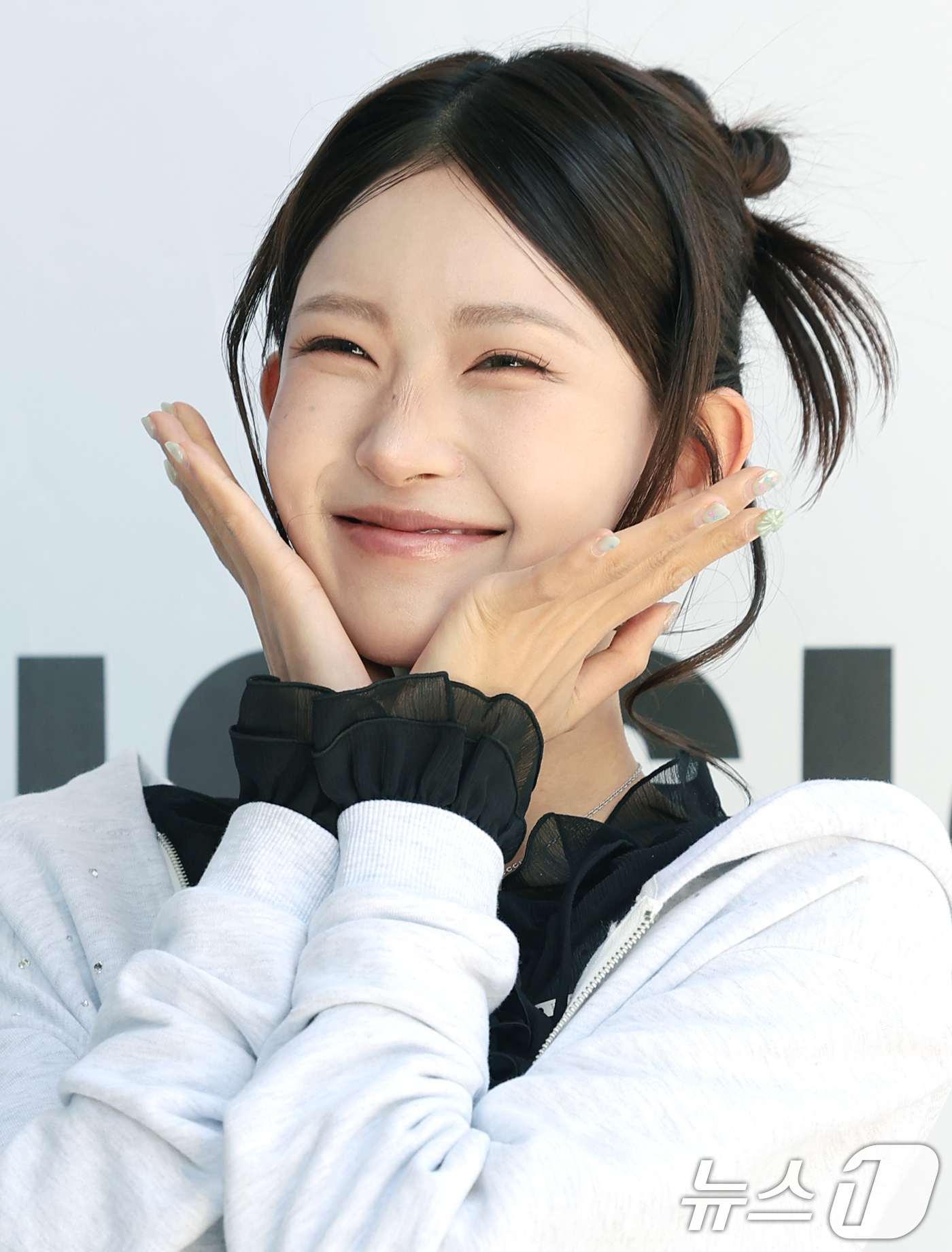 (서울=뉴스1) 권현진 기자 = 인플루언서 최준희가 24일 성동구 성수동 더블유미션에서 열린 ‘홀리넘버세븐과 코타로 타니야마의 콜라보 팝업 전시’에 참석해 포즈를 취하고 있다. 2 …