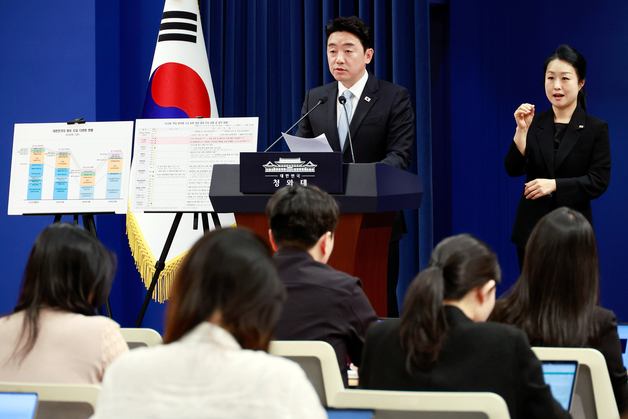 靑 "대통령, 장기특공 비거주·거주 구분 강조…정부 논의 중"