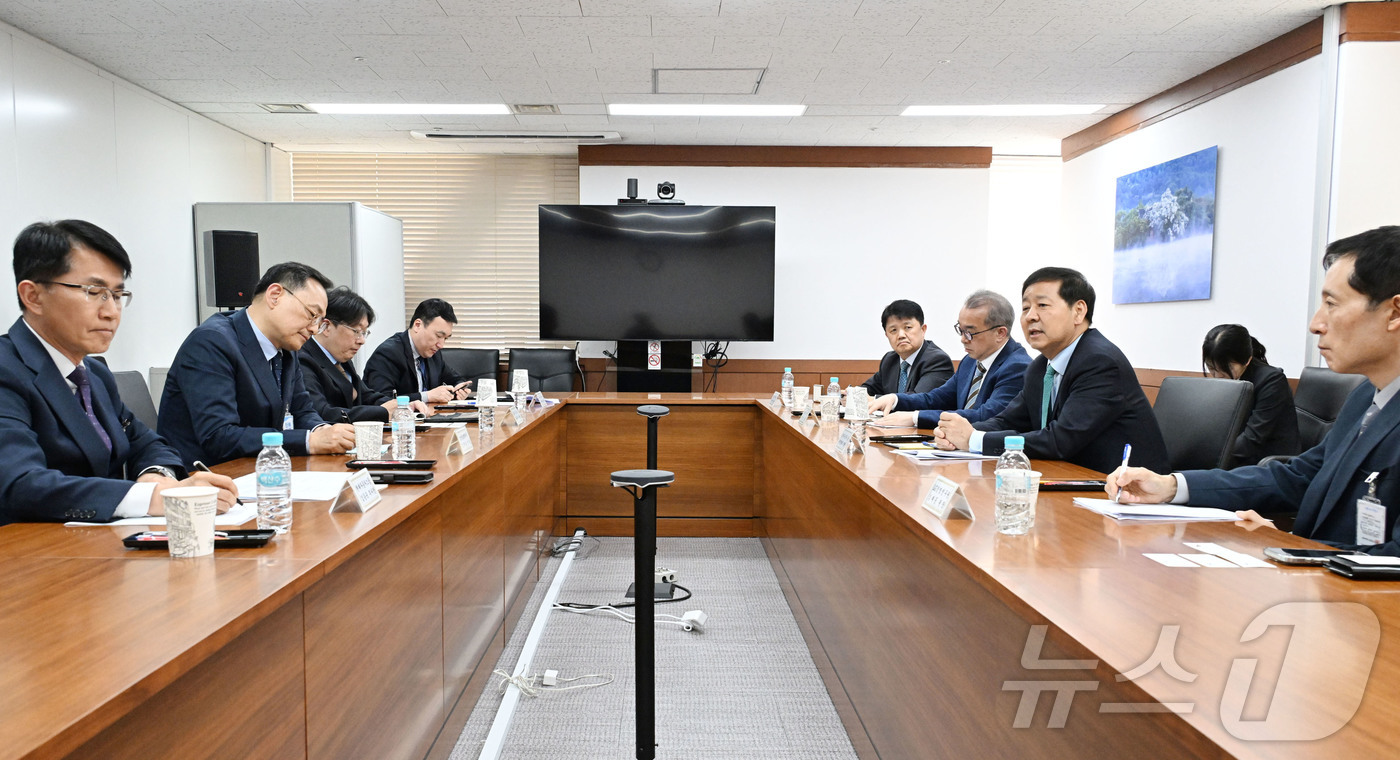 (서울=뉴스1) = 구윤철 부총리 겸 재정경제부 장관이 24일 서울 종로구 정부서울청사에서 열린 주요기업 사장단 간담회에서 인사말을 하고 있다. (재정경제부 제공. 재판매 및 DB …