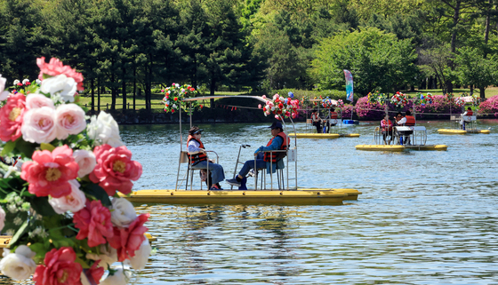 일산호수공원에 띄워진 수상꽃자전거