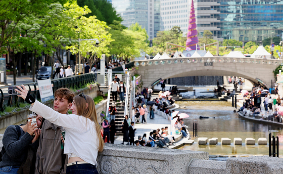 "서울·부산 말고 포항 간다"…외국인도 내국인도 '지방 소도시' 열풍