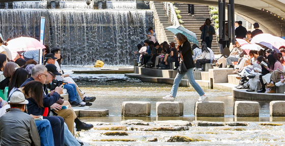 낮 최고 26도 밤엔 기온 '뚝'…남부 한때 소나기[오늘날씨]
