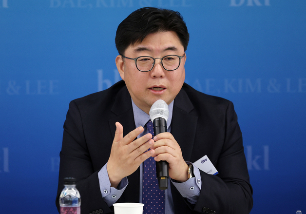 토론회에서 발언하는 조원준 정책실장