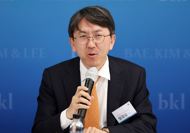 토론회에서 발언하는 임강섭 과장
