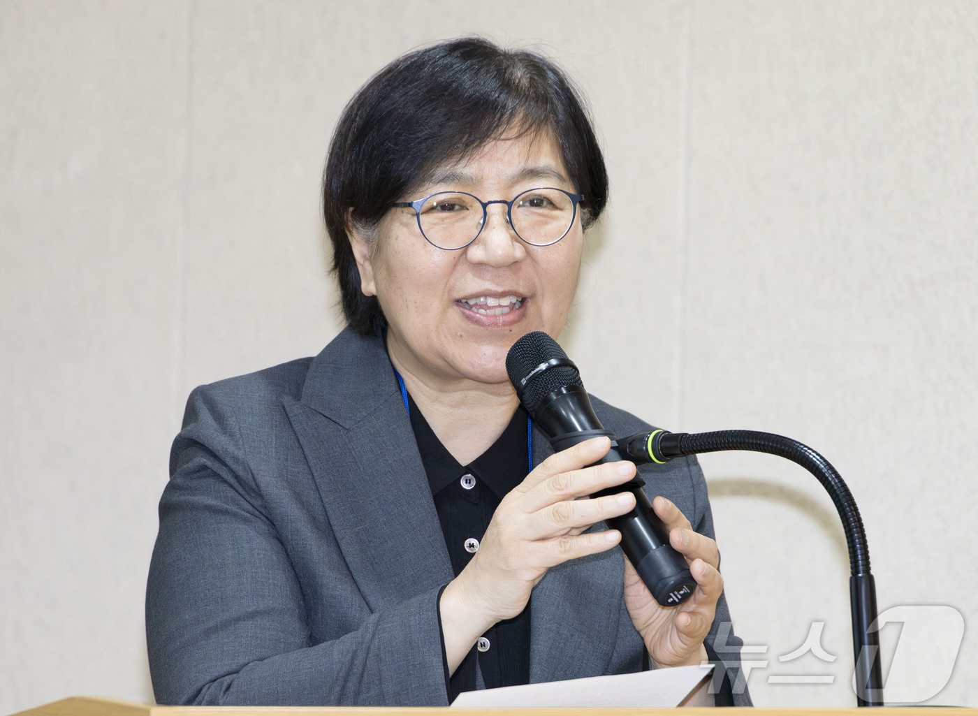 (서울=뉴스1) = 정은경 보건복지부 장관이 24일 오후 경북 영주시 영주적십자병원에서 열린 의료혁신 지역 간담회에서 인사말을 하고 있다. (보건복지부 제공. 재판매 및 DB 금지 …