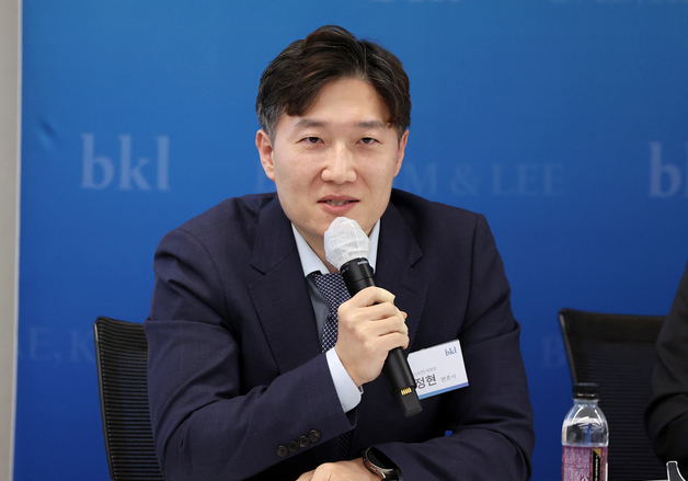 토론회에서 발언하는 여정현 변호사