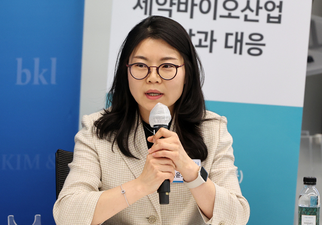 토론회에서 발언하는 최윤희 전문위원