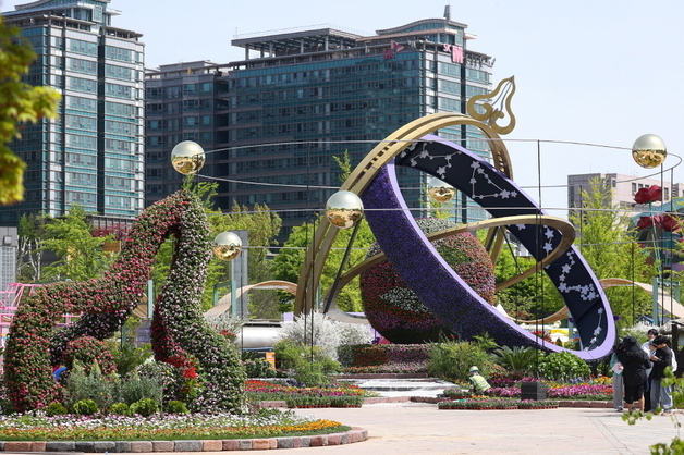 "1억 송이 꽃의 향연"…'2026 고양국제꽃박람회' 개막