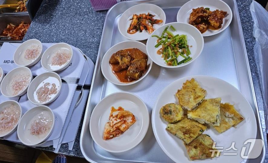 본문 이미지 -  춘천의 한 장례식장 다회용기 사용 현장.(춘천시 제공, 재판매 및 DB금지)