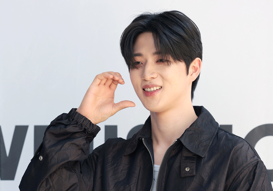 '떡복기 수저' 하민기, 근사한 볼 하트