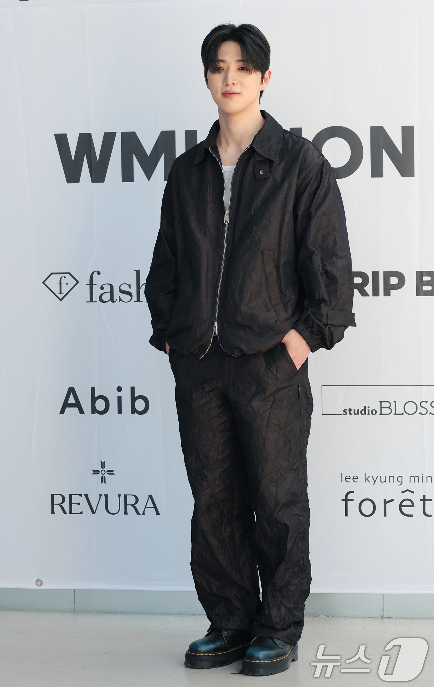 (서울=뉴스1) 권현진 기자 = 가수 지후가 24일 성동구 성수동 더블유미션에서 열린 ‘홀리넘버세븐과 코타로 타니야마의 콜라보 팝업 전시’에 참석해 포즈를 취하고 있다. 2026. …