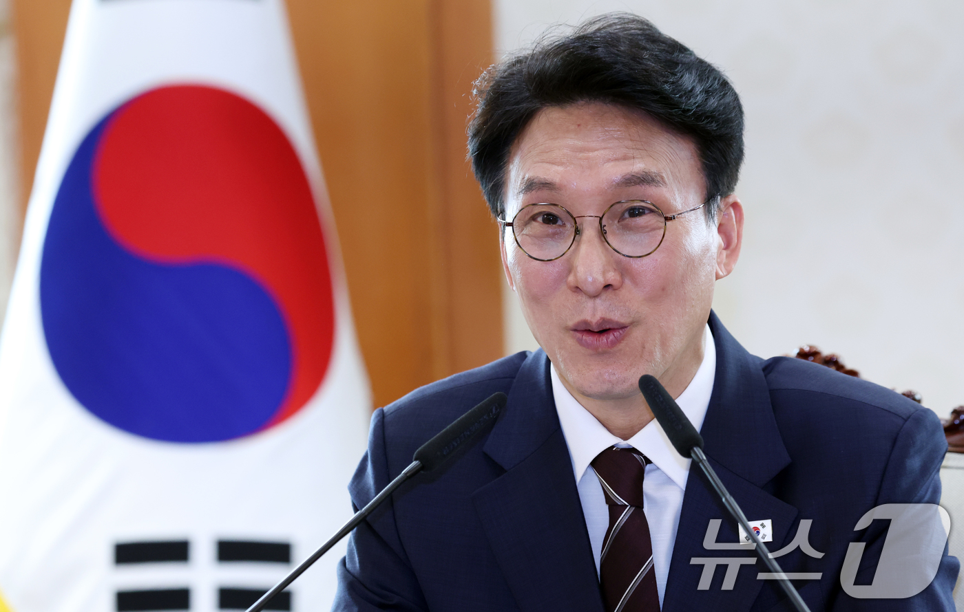 (서울=뉴스1) 김명섭 기자 = 김민석 국무총리가 24일 오후 서울 종로구 세종대로 정부서울청사에서 열린 인공지능(AI) 교육 관계장관회의에서 모두 발언을 하고 있다. 2026.4 …