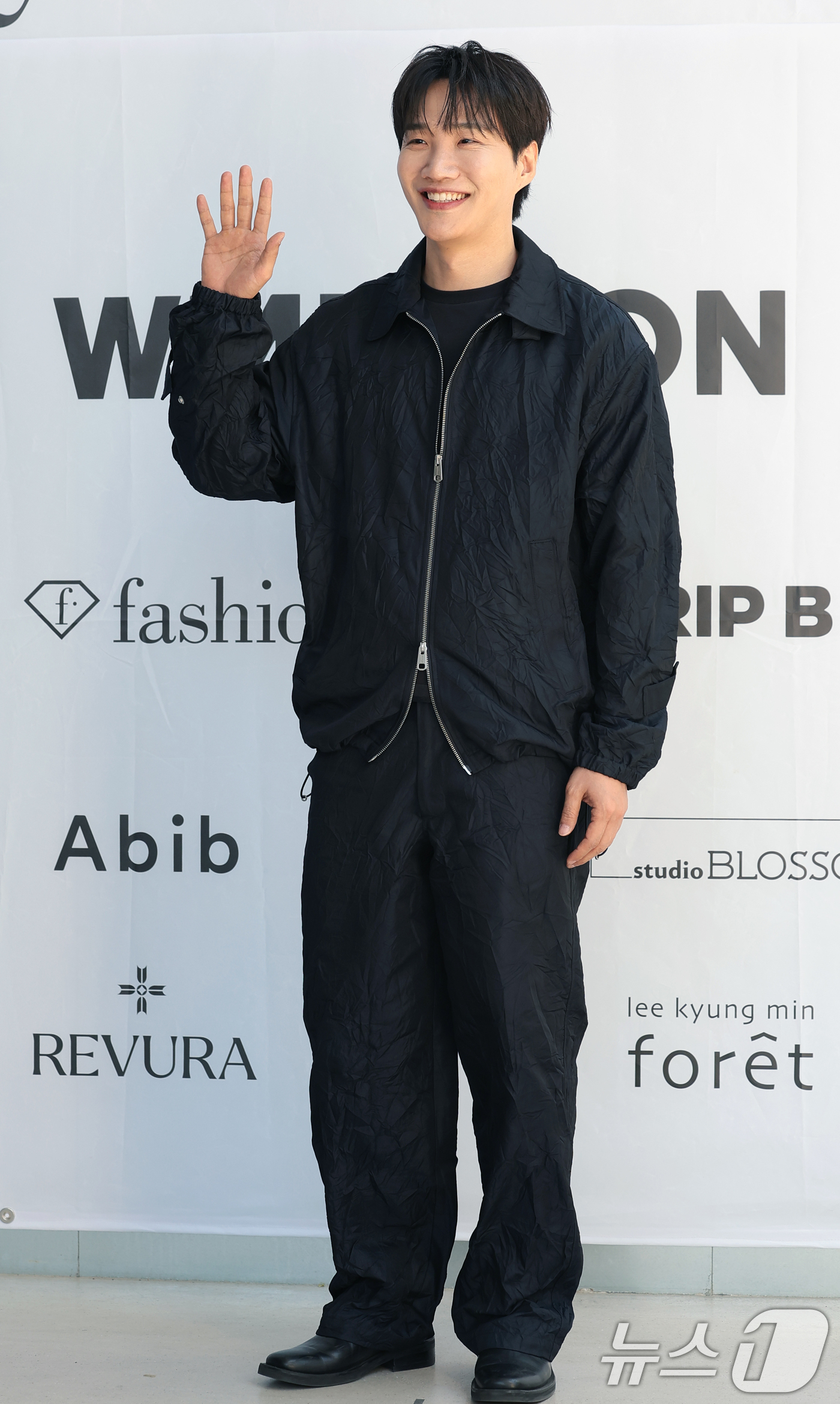 (서울=뉴스1) 권현진 기자 = 개그맨 김기리가 24일 성동구 성수동 더블유미션에서 열린 ‘홀리넘버세븐과 코타로 타니야마의 콜라보 팝업 전시’에 참석해 포즈를 취하고 있다. 202 …