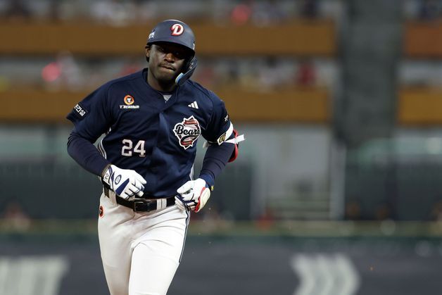 카메론 홈런포에도 웃지 않은 김원형 감독 "더 지켜보겠다"