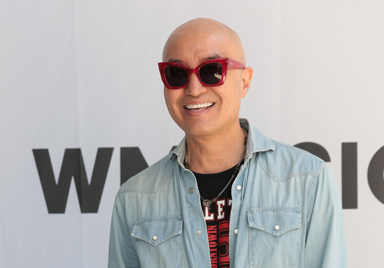 환한 미소짓는 홍석천