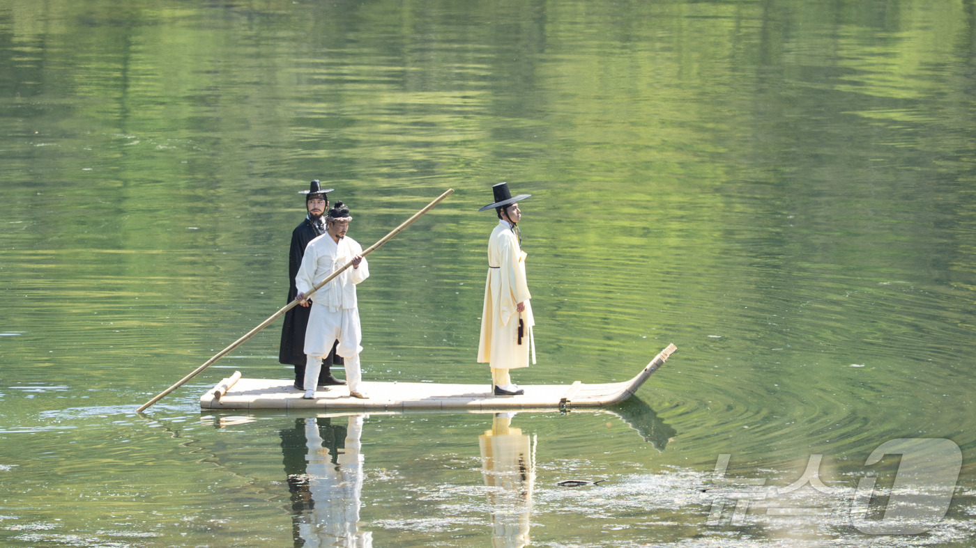 (영월=뉴스1) 신관호 기자 = 강원 영월군이 24~26일 영월 장릉과 동강 둔치, 청령포 일원에서 지역 대표 축제인 제59회 단종문화제를 준비한 가운데, 행사 첫날 단종 유배길 …