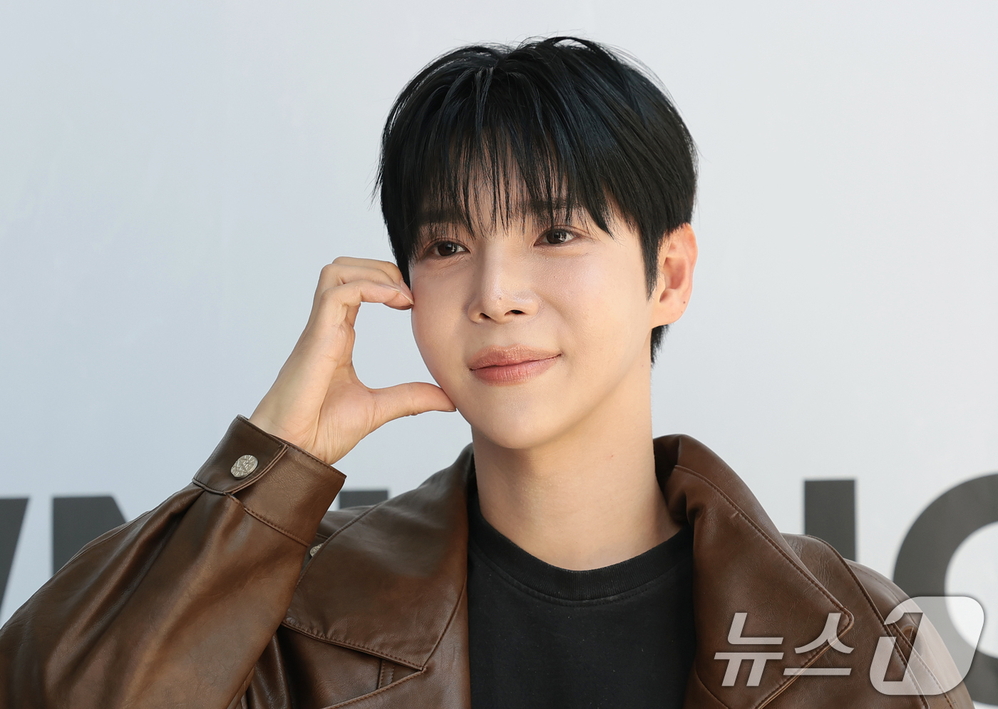 (서울=뉴스1) 권현진 기자 = 그룹 제니스의 현우가 24일 성동구 성수동 더블유미션에서 열린 ‘홀리넘버세븐과 코타로 타니야마의 콜라보 팝업 전시’에 참석해 포즈를 취하고 있다. …