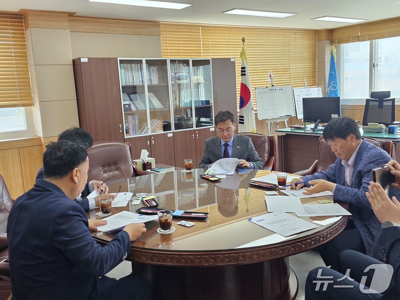 본문 이미지 - 지난 22일 강원 강릉영동대를 찾은 김중남 더불어민주당 강원 강릉시장 후보.(후보 캠프 측 제공, 재판매 및 DB 금지) 2026.4.24/뉴스1