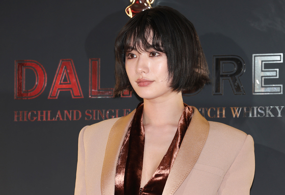 나나, 단발 여신