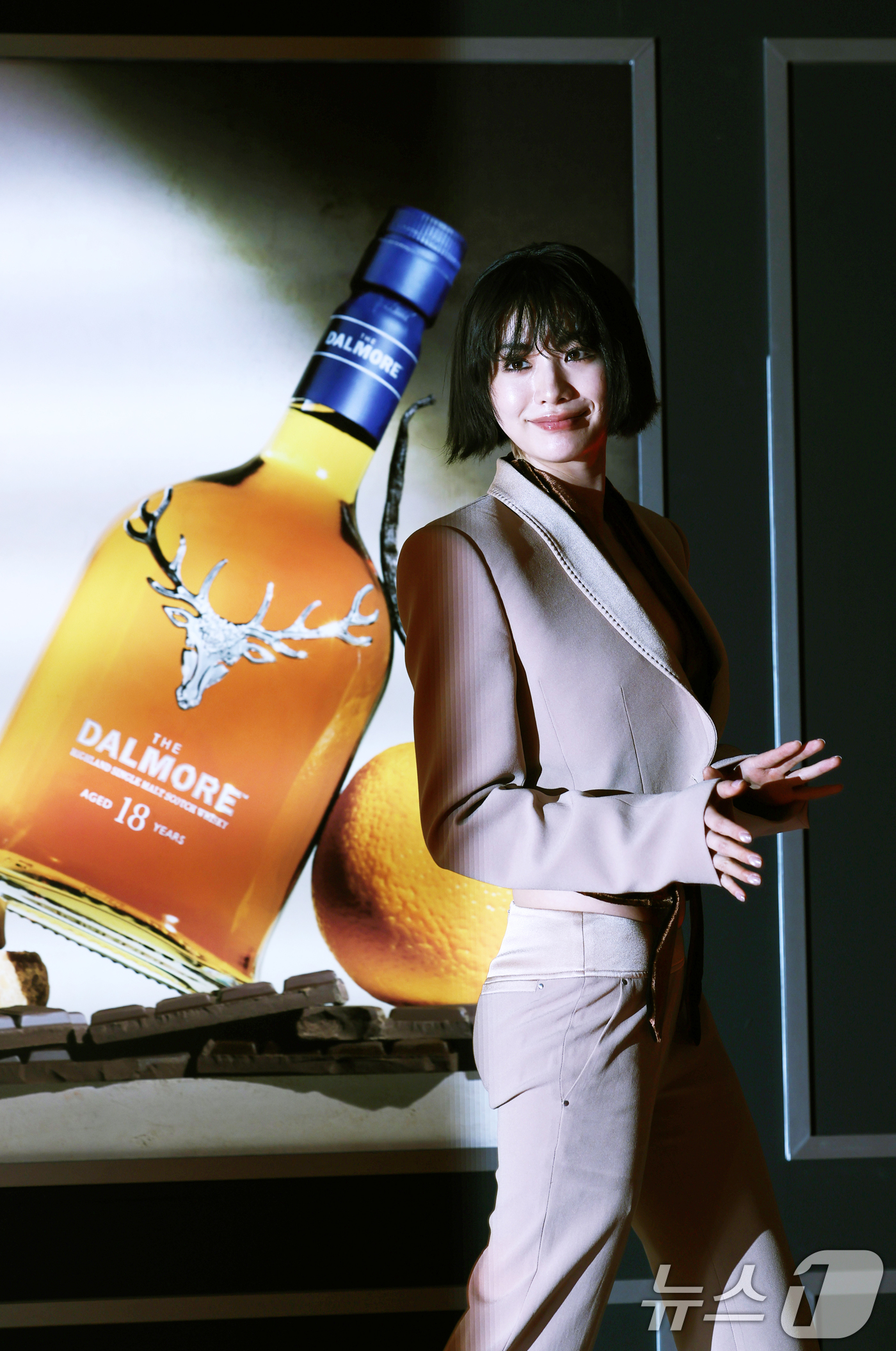 (서울=뉴스1) 권현진 기자 = 가수 겸 배우 나나가 24일 서울 강남구 논현동에서 열린 ‘달모어, Private Evening Party with Richard Paterson …