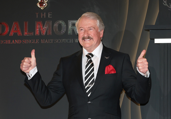 포즈 취하는 리차드 패터슨