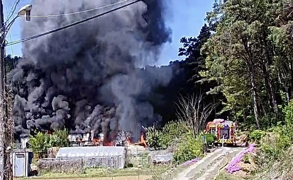 안성 칠곡호수 부근 간판 제조업체 화재…3시간 50분 만에 완진(종합)
