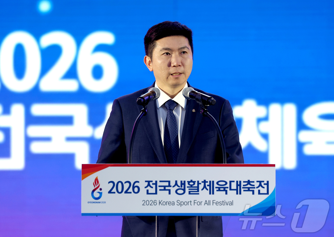 (서울=뉴스1) 김진환 기자 = 유승민 대한체육회장이 24일 경남 김해종합운동장에서 열린 2026 전국생활체육대축전 개막식에서 개회사를 하고 있다. (대한체육회 제공, 재판매 및 …
