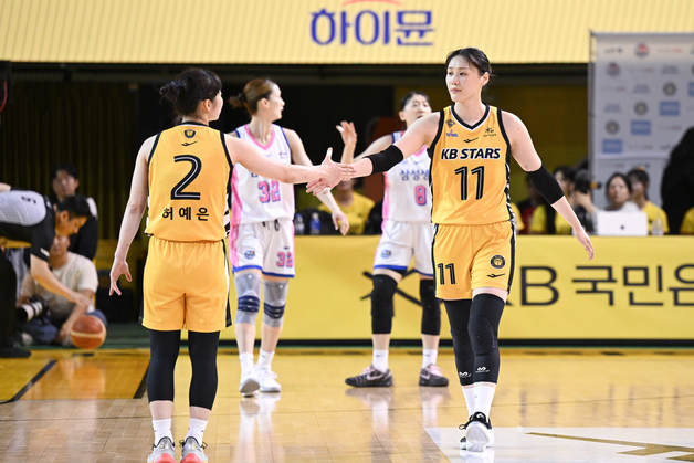 KB스타즈, 챔프전 2연승… 통산 3번째 통합 우승까지 1승