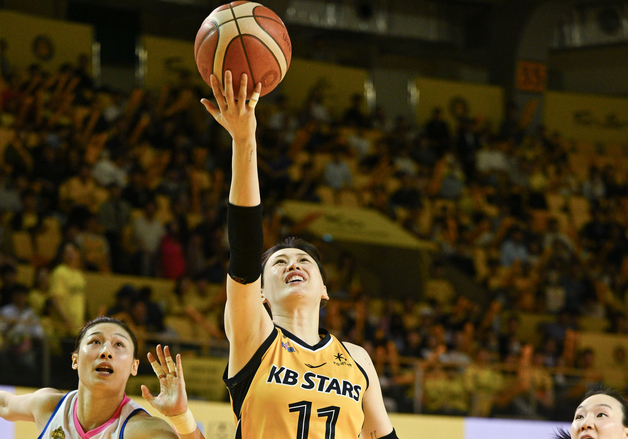 KB스타즈, 챔프전 2연승… 통산 3번째 통합 우승까지 1승