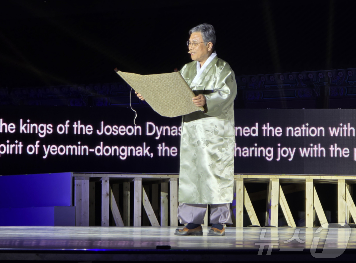 (서울=뉴스1) 김진환 기자 = 허민 국가유산청장이 24일 오후 서울 종로구 경복궁에서 열린 ‘2026년 봄 궁중문화축전’ 개막제에 참석해 인사말을 하고 있다.국가유산청과 국가유산 …