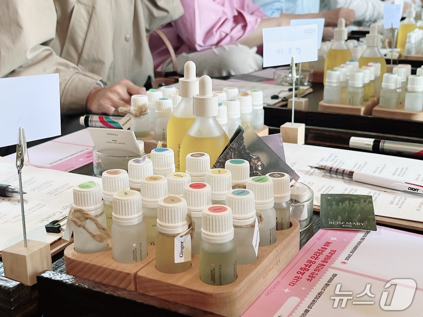 본문 이미지 - 24일 오전 롯데홈쇼핑 '유유자적' 행사 중 하나로 아로마 테라피 클래스가 진행되고 있다. 2026.4.24 ⓒ 뉴스1 박혜연 기자