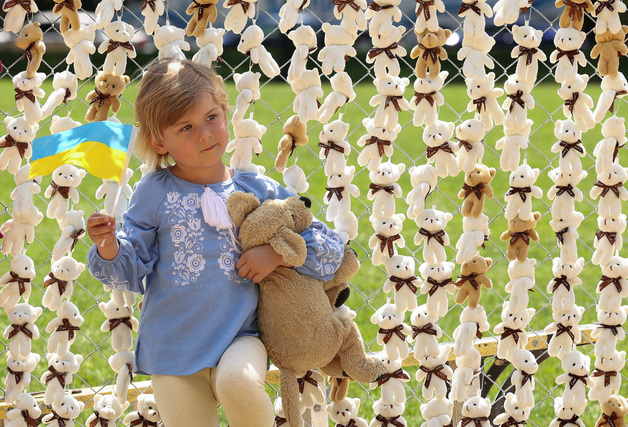 [포토] 납치된 우크라 아이들 상징하는 곰인형 2만개