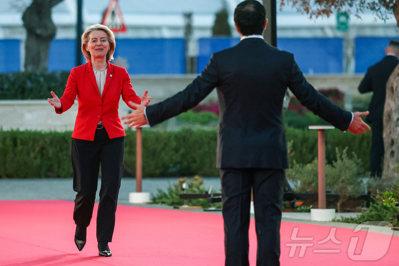 (아이아나파 로이터=뉴스1) 장용석 기자 = 니코스 흐리스토둘리디스 키프로스 대통령이 지난 23일(현지시간) 키프로스 아이아나파에서 열린 비공식 유럽 정상회의에 참석하는 우르줄라 …