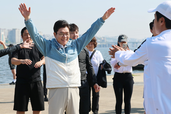 정원오, 한강공원에서 스트레칭