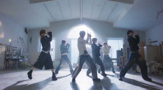 투어스 표 청량 로맨스…'널 따라가' MV 티저 추가 공개