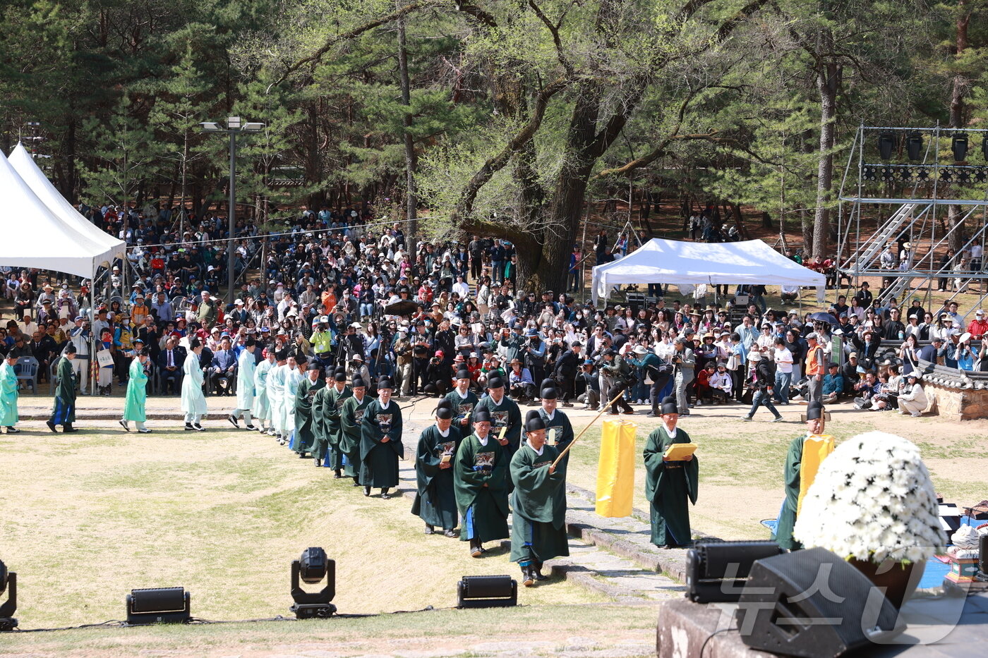 본문 이미지 - 제59회 단종문화제 둘째 날 단종제향 모습  (영월군 제공. 재판매 및 DB금지) 2026.4.25 /뉴스1