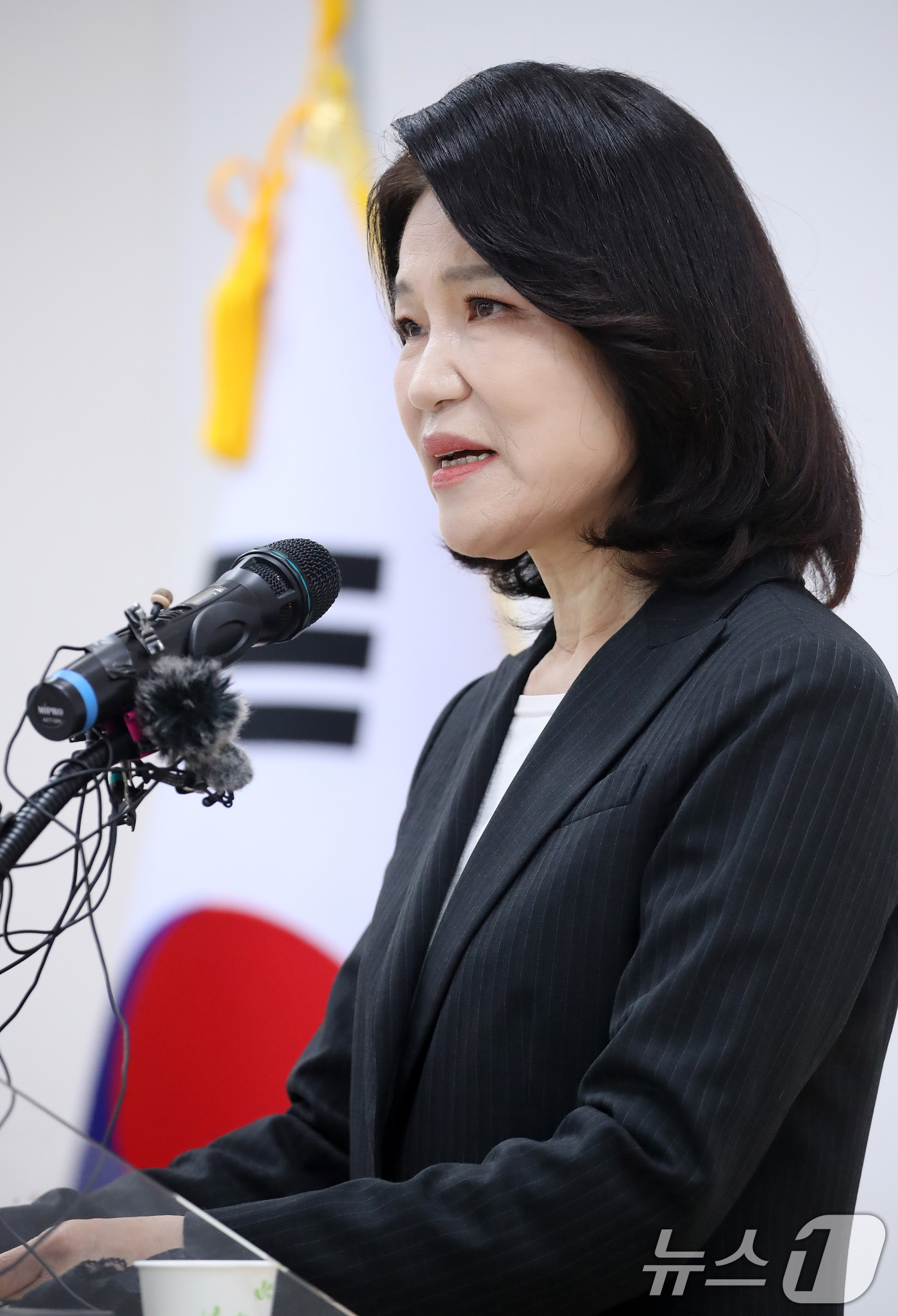 (대구=뉴스1) 공정식 기자 = 이진숙 전 방송통신위원장이 25일 오전 대구 수성구 국민의힘 대구시당에서 6·3 지방선거 대구시장 불출마를 선언하고 있다. 2026.4.25/뉴스1 …