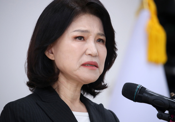 '대구시장 불출마' 감정 북받친 이진숙